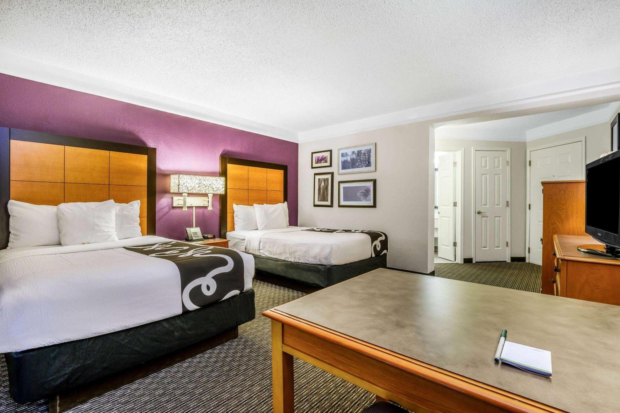 Double Room Two Double Beds Mobility Accessible or Pet-Friendly or Non-Smoking,1430917834:JPEG