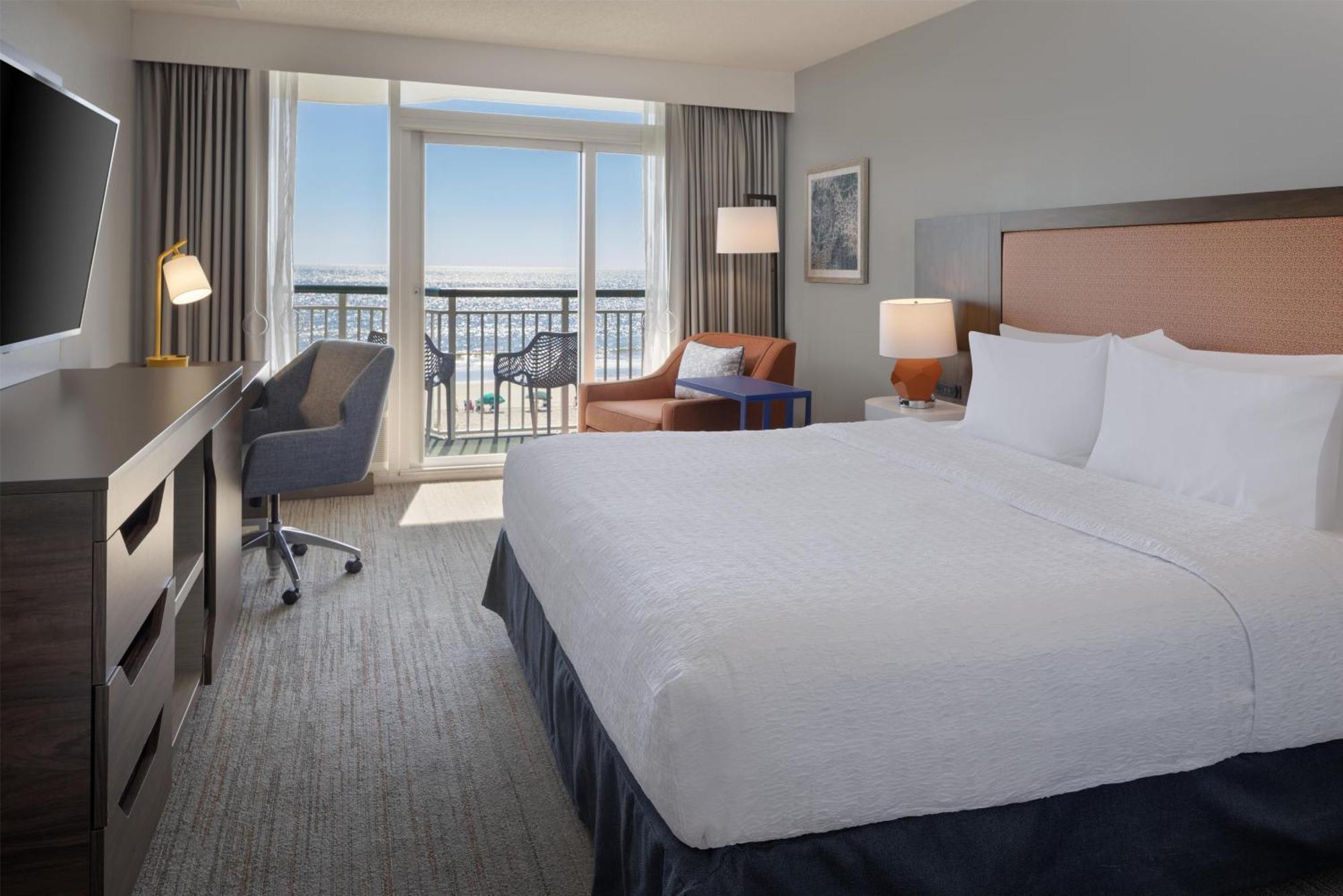 1 King Oceanfront Mobility Access w or RI Shwr